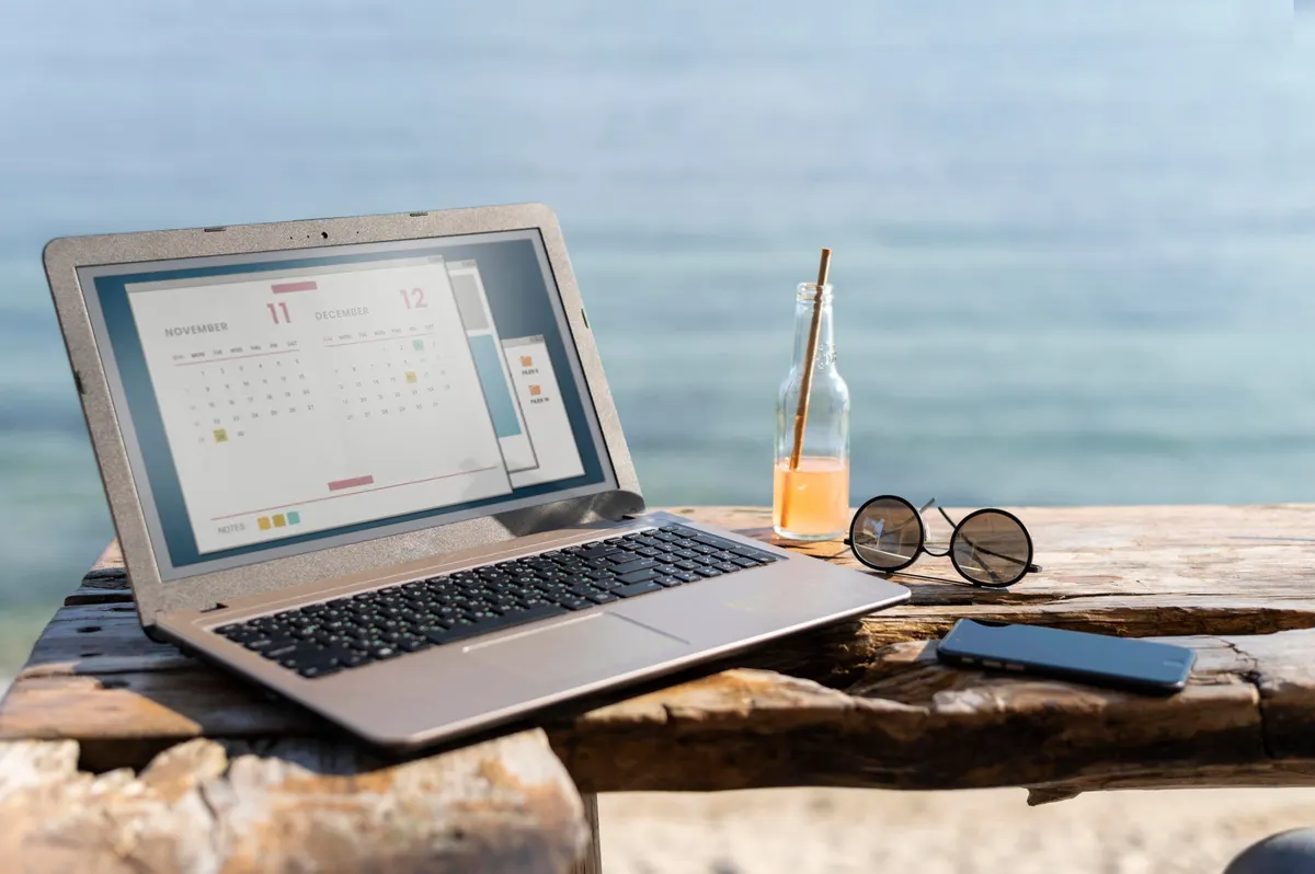 Cómo gestionar las vacaciones de los empleados para cumplir la ley y mejorar la eficiencia